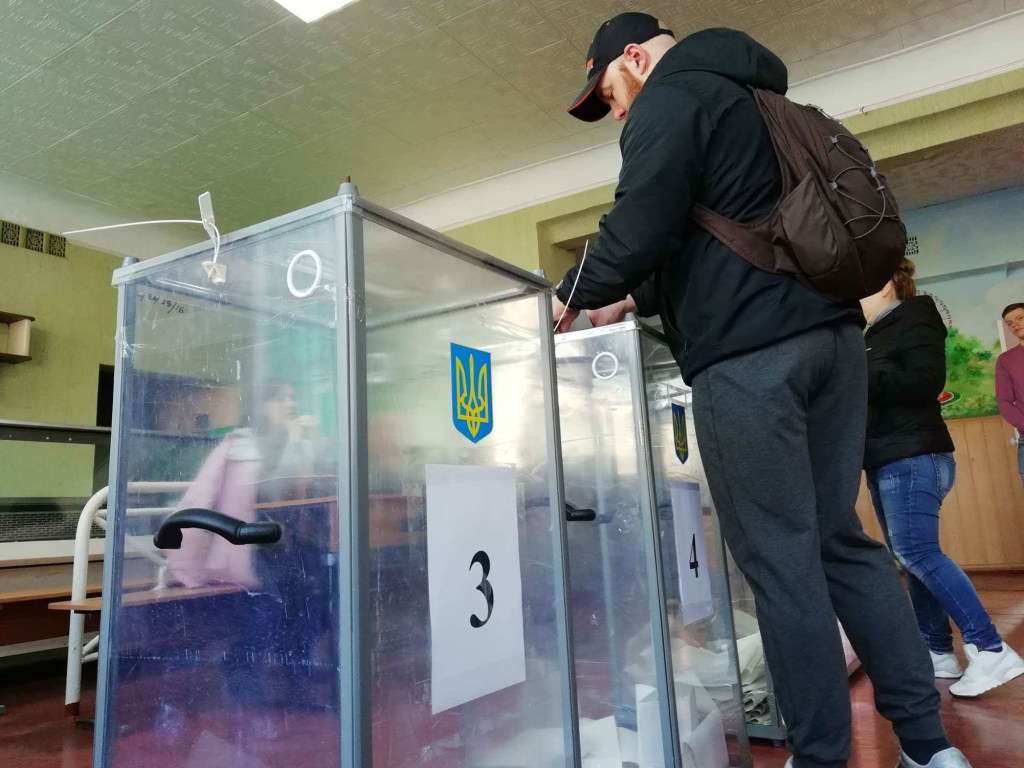 Второй тур выборов: на избиркомах в регионах Украины не хватает наблюдателей и бюллетеней