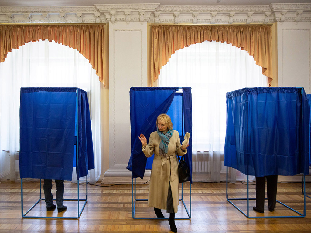 Агитация в день выборов: в Киеве заметили билборды Порошенко