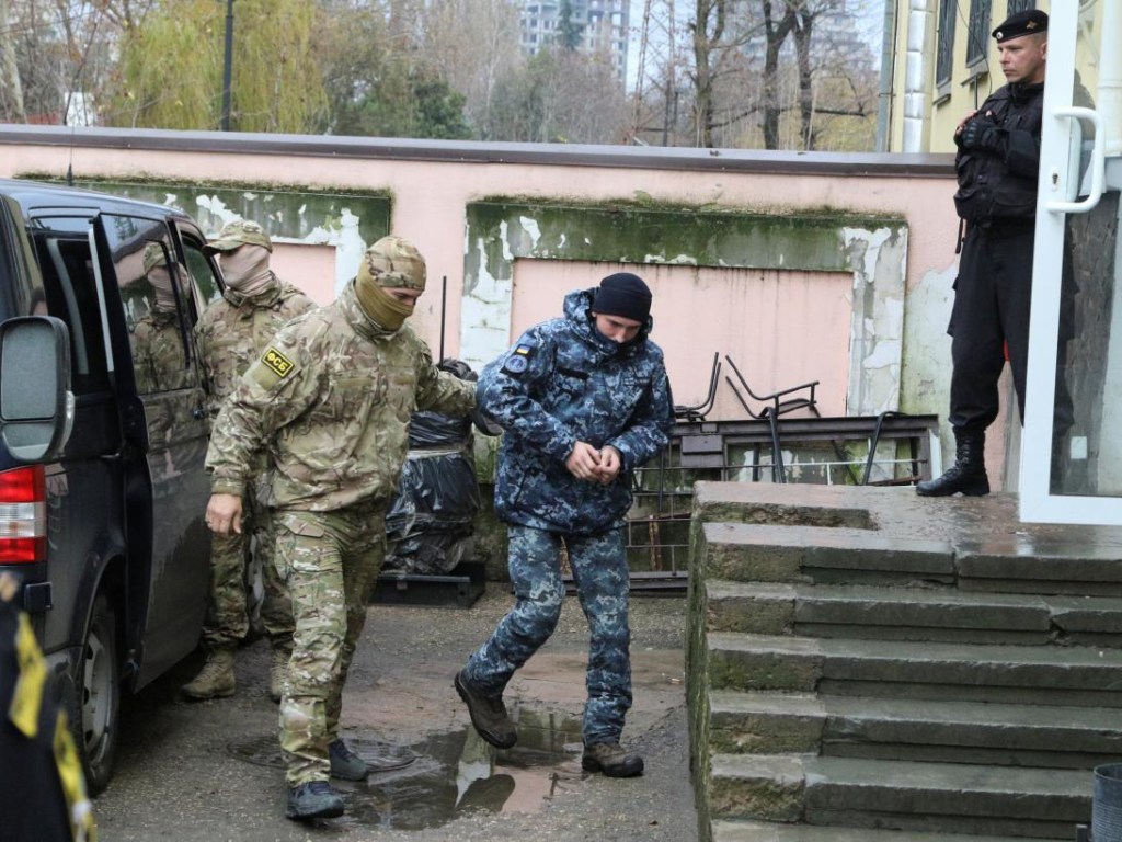 Зеленский назвал приоритетом освобождение украинских заключенных и военнопленных моряков