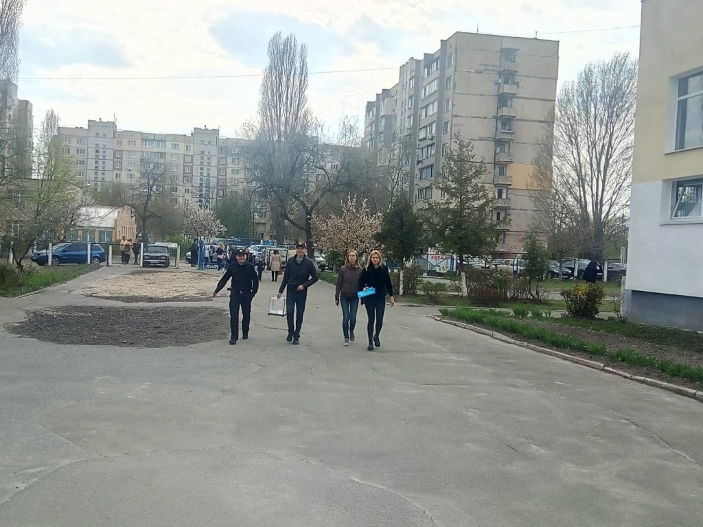 Как голосуют киевляне: На столичной Борщаговке наблюдается высокая явка избирателей (ФОТО)