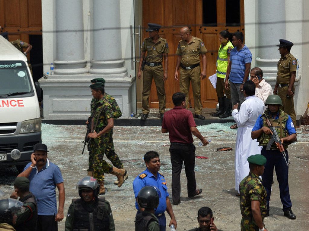 Серия взрывов в церквях и отелях на Шри-Ланке: 52 человека погибли (ВИДЕО)