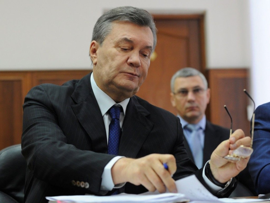 Янукович в письме искренне поздравил Зеленского