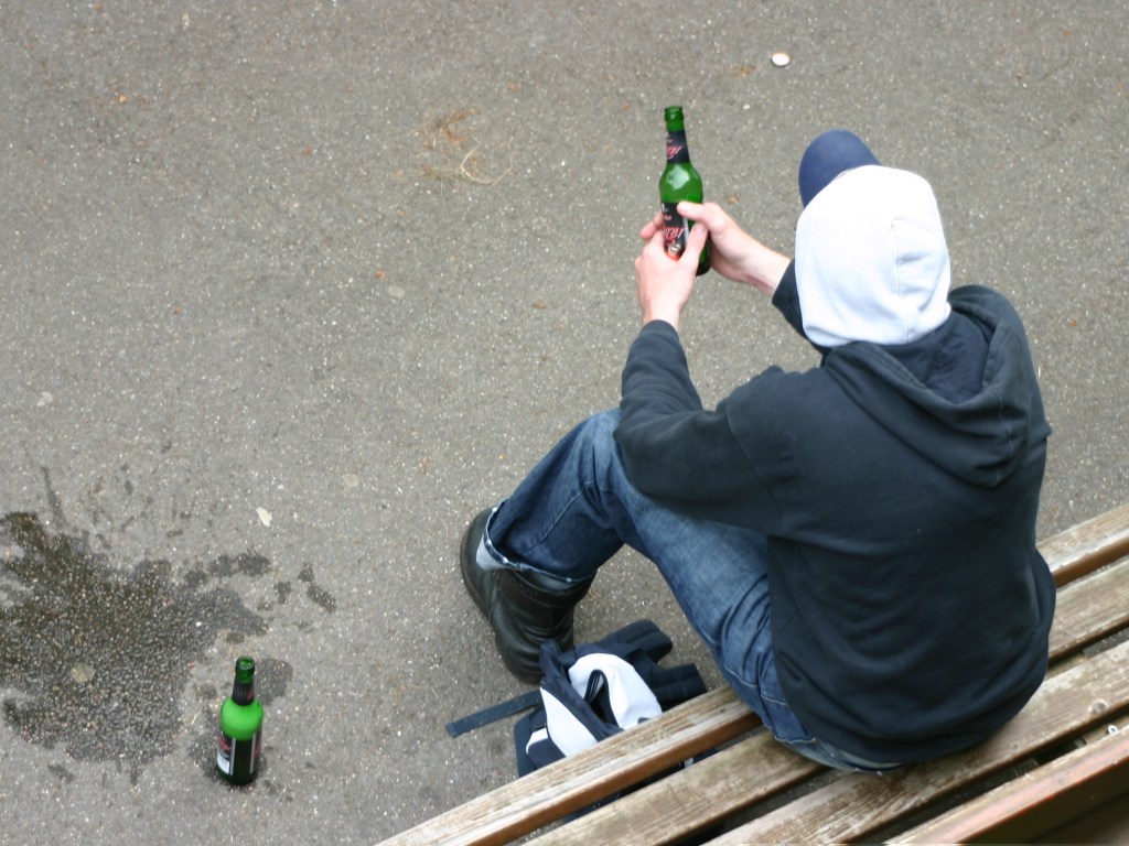 В Запорожье подростки отравились пивом