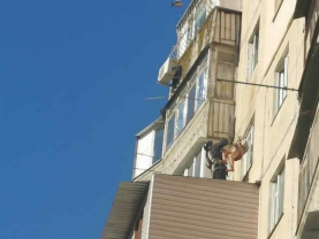 В Одессе пожилая женщина выжила после падения с 9 этажа (ФОТО)