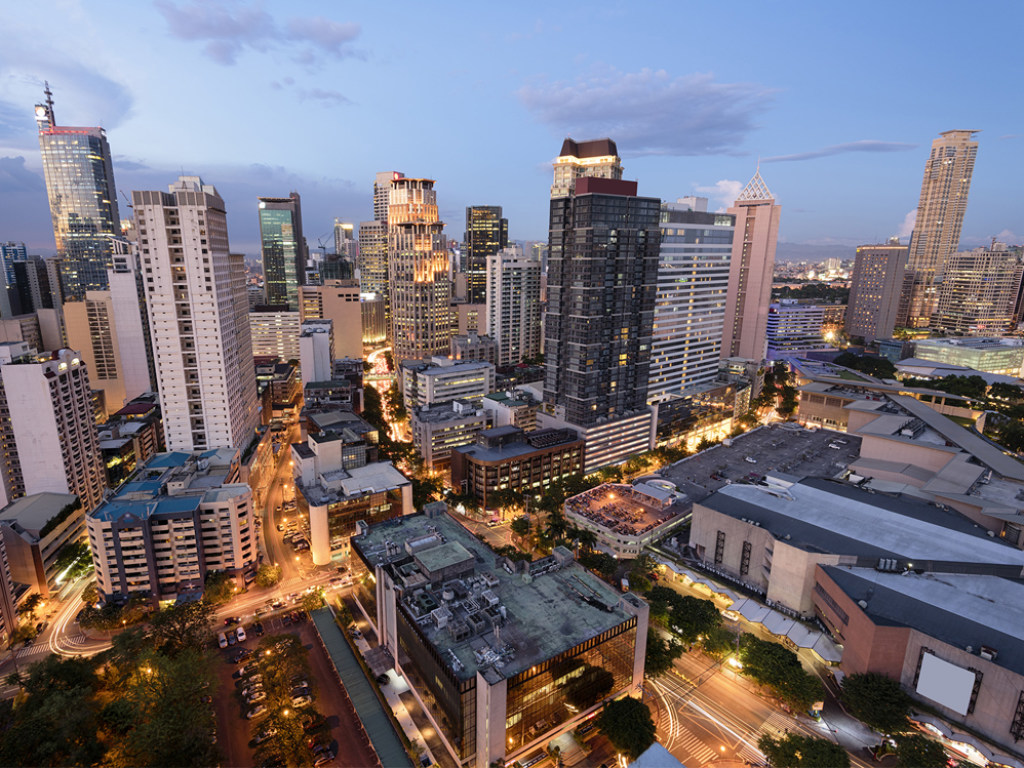 На Филиппинах небоскреб начал «фонтанировать» из-за землетрясения (ФОТО)