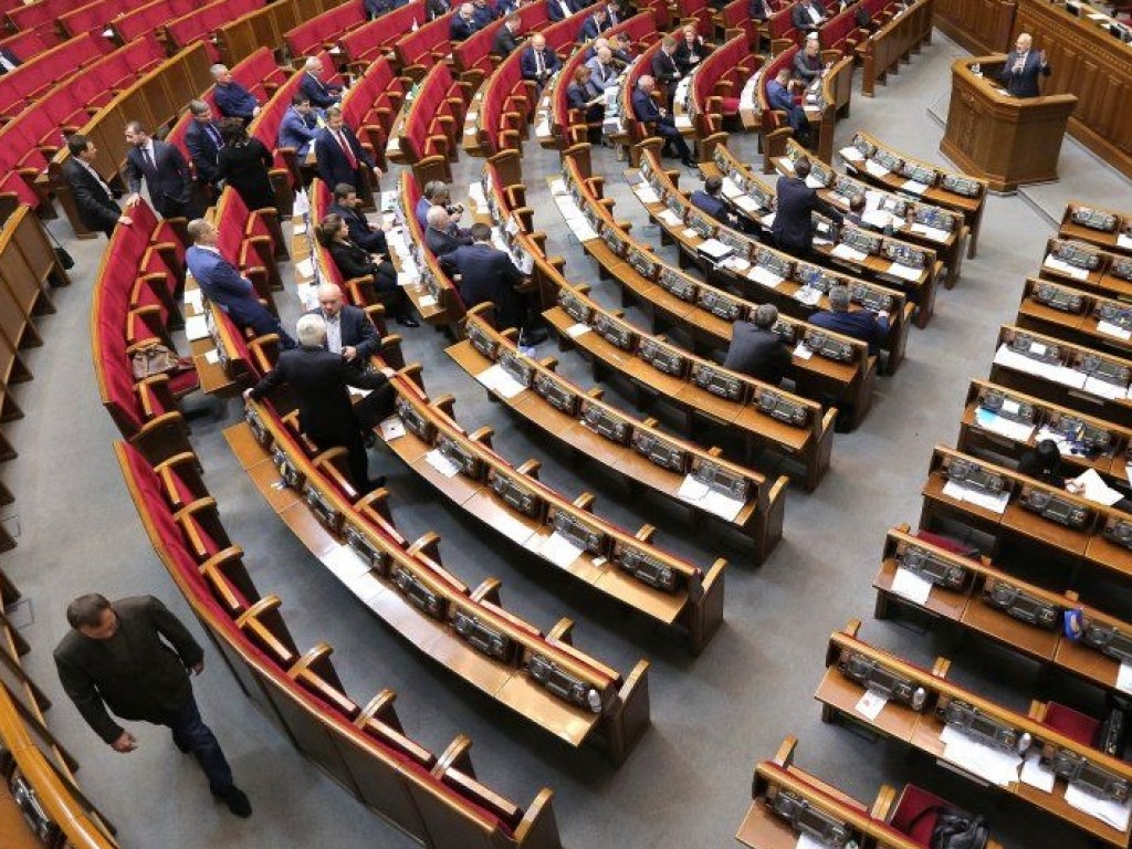 Самороспуска украинского парламента однозначно не будет – депутат