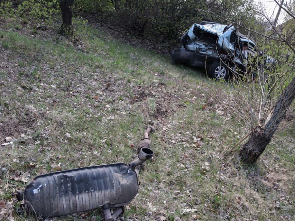 Под Киевом водитель Mercedes протаранил два автомобиля: травмирован ребенок (ФОТО, ВИДЕО)