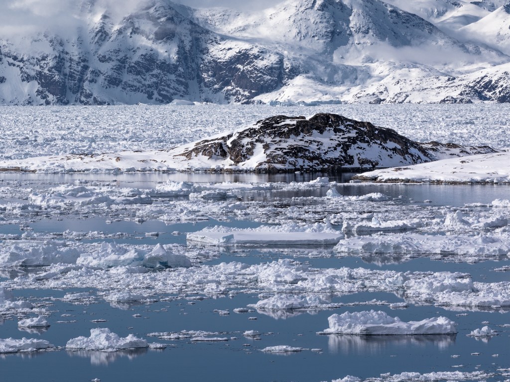Ученые: льды Гренландии тают в 6 раз быстрее, чем 40 лет назад