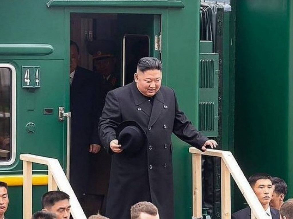 «Рад оказаться на российской земле»: в РФ на бронепоезде прибыл Ким Чен Ын (ФОТО, ВИДЕО)