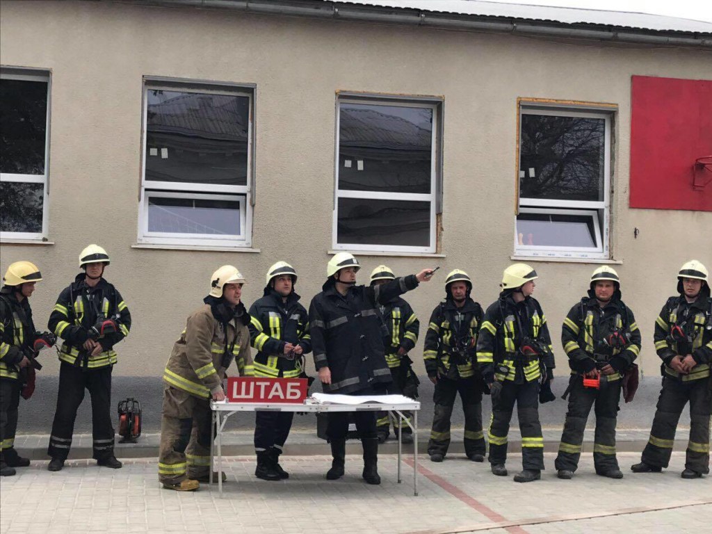 В Одессе горела школа, спасатели эвакуировали 123 ребенка (ФОТО)