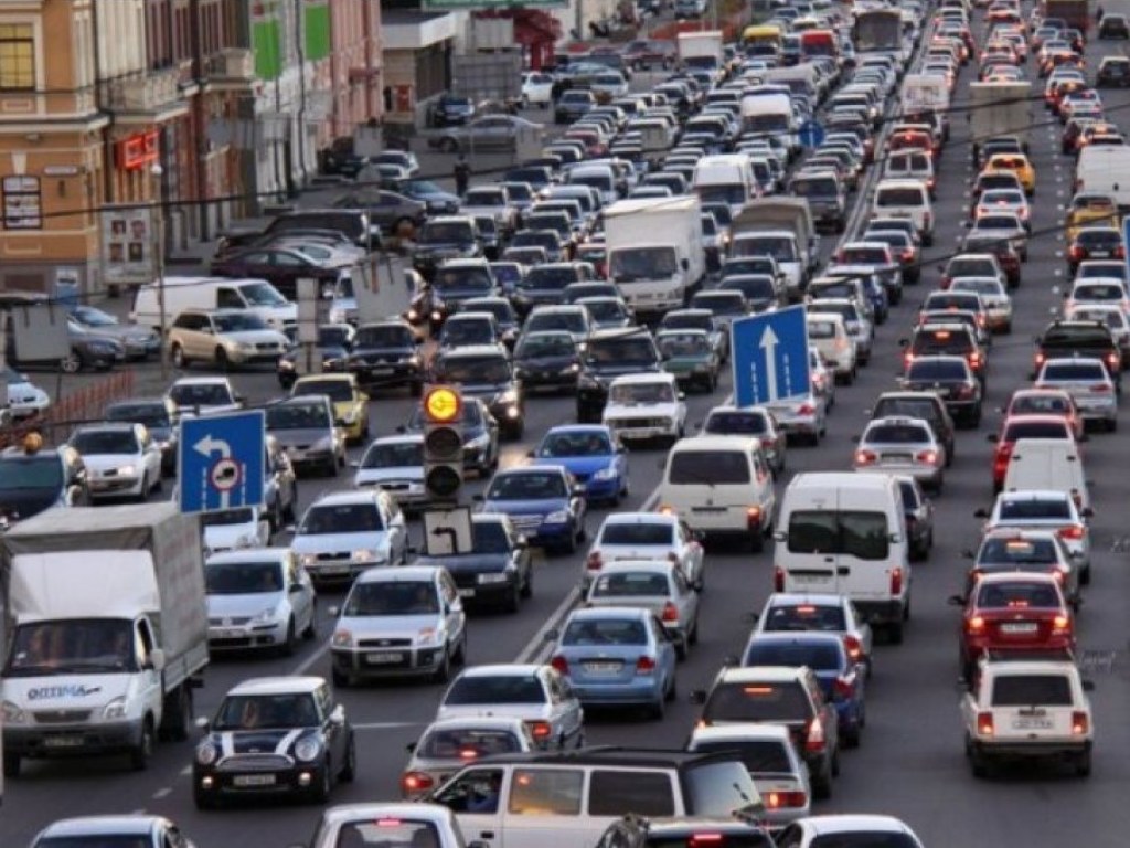 Киев сковали многокилометровые пробки (КАРТА)