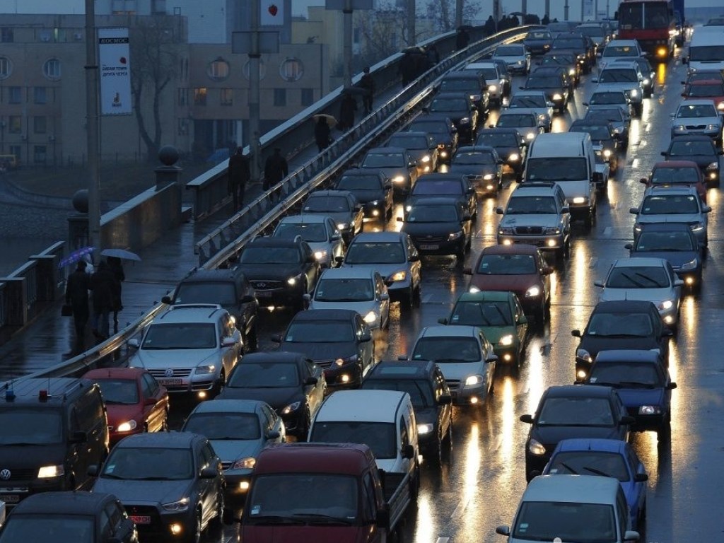 Уровень пробок на дорогах Киева достиг 9 баллов (КАРТА)