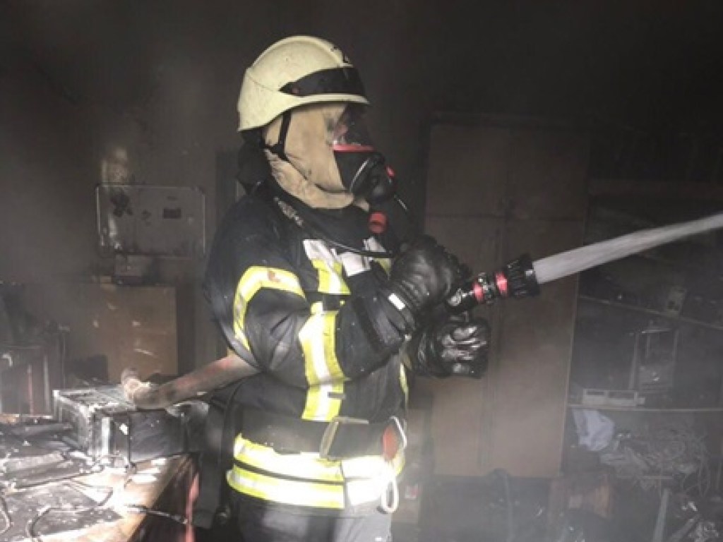 В Киеве вспыхнул пожар в здании Минобразования (ФОТО)