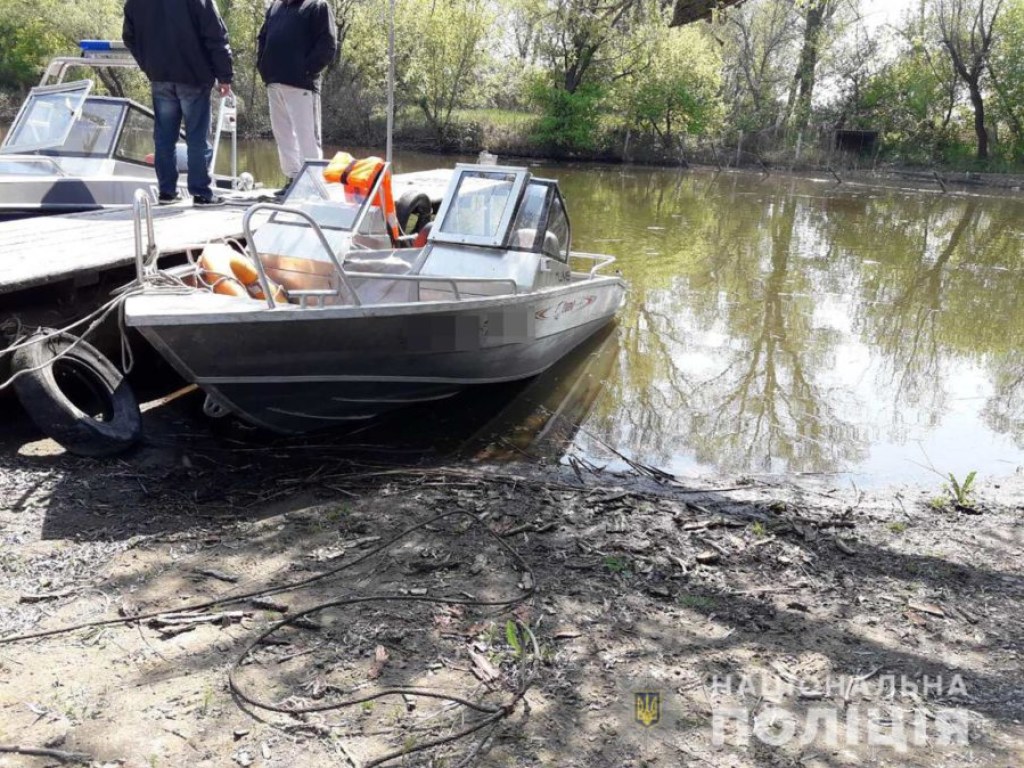 В Запорожской области поймали пьяного чиновника на лодке (ФОТО)