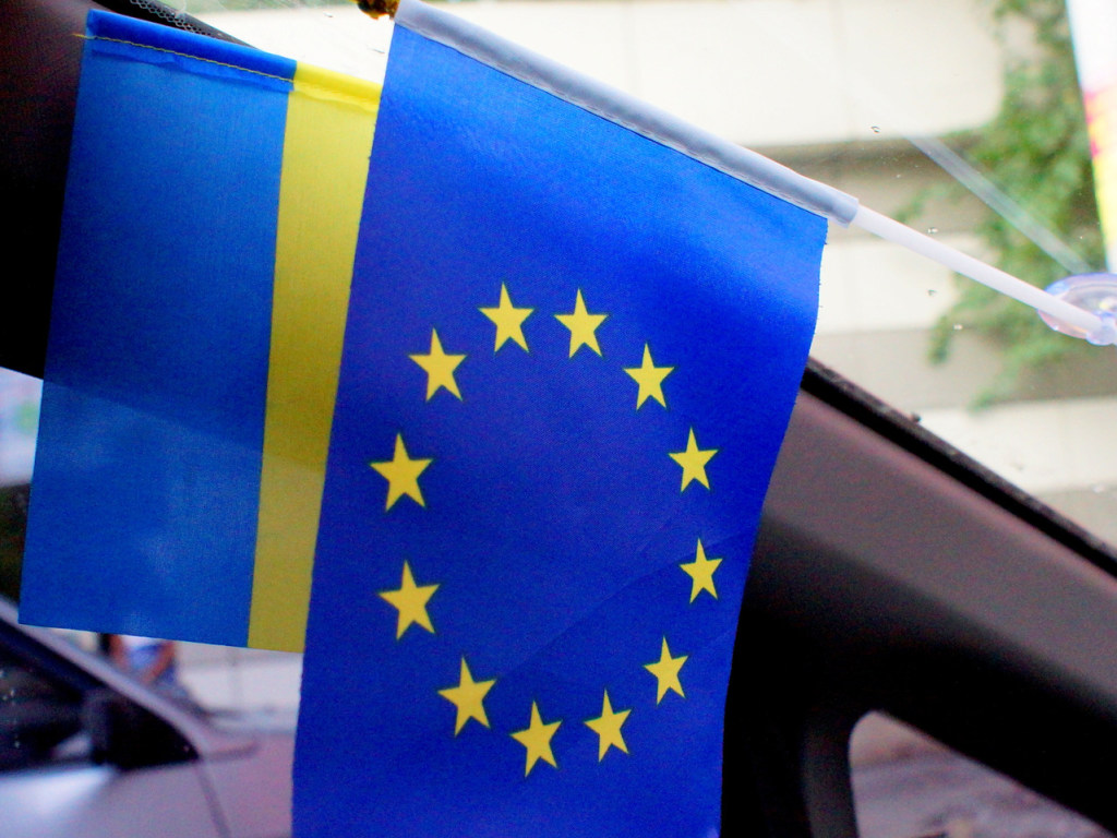 В ЕС рассказали об угрозе отмены безвиза для украинцев