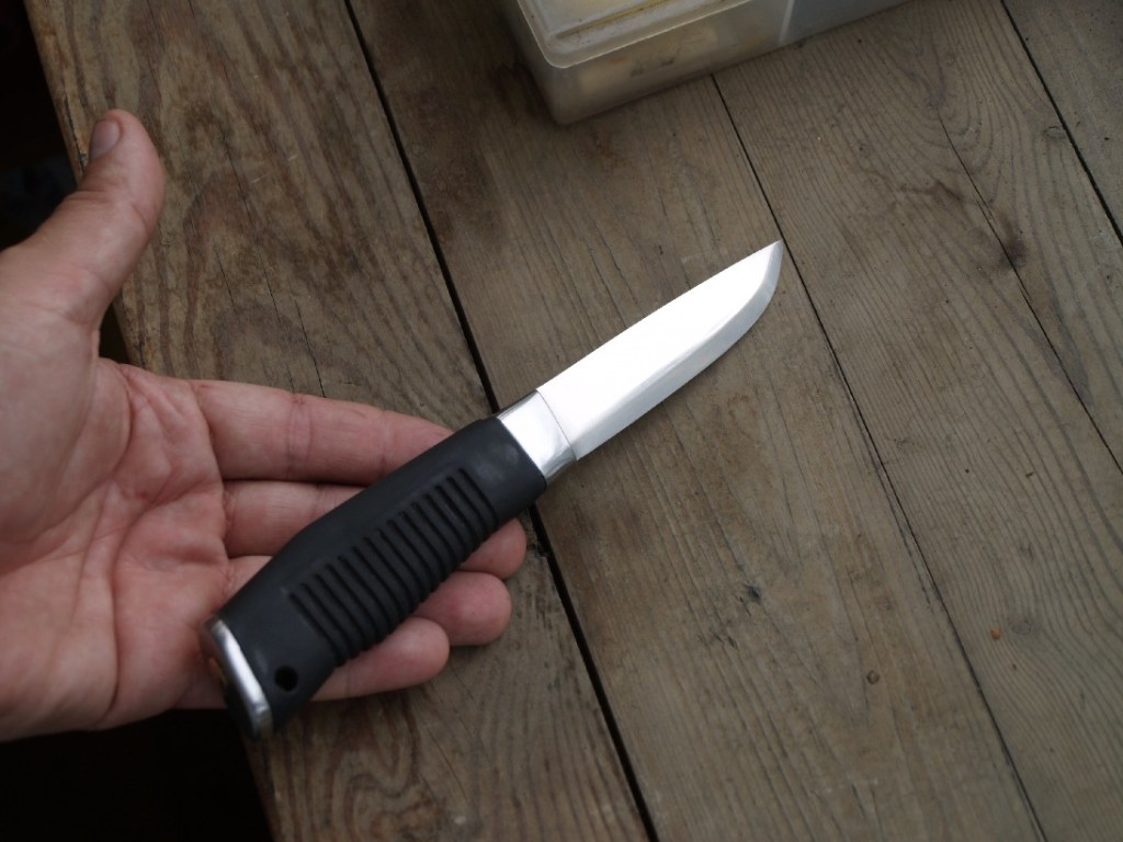 Люди отдыхали в кафе: в Днепре мужчина бросил нож в семейную пару (ФОТО)