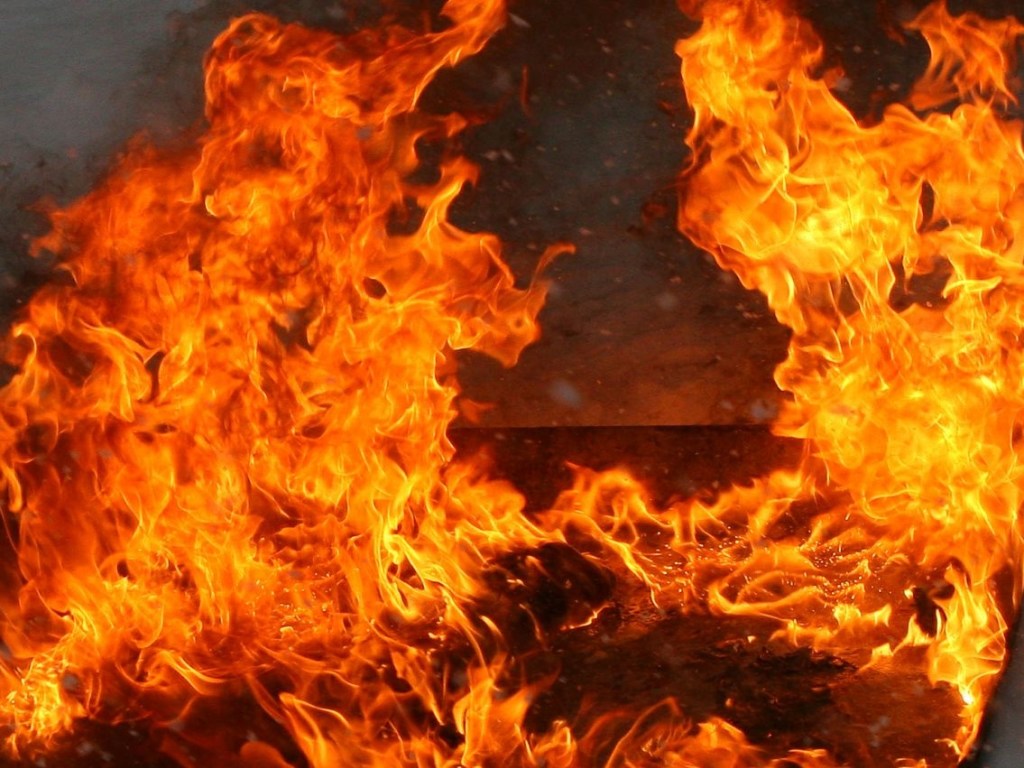 В центре Днепра горел многоэтажный дом: девушка отравилась угарным газом