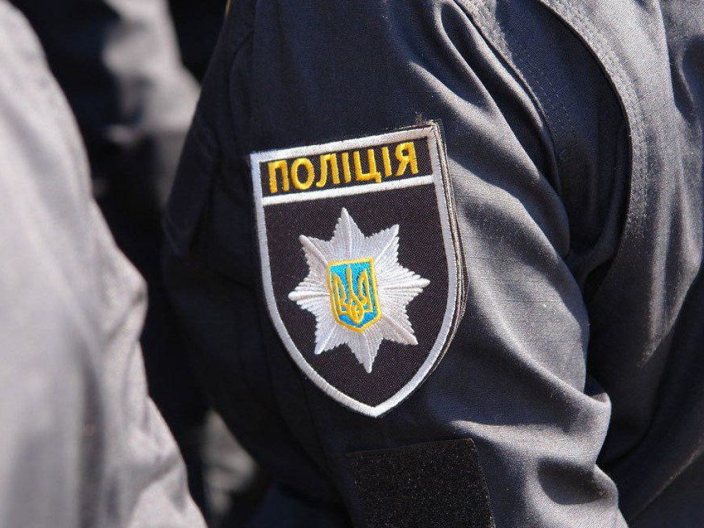 В Киеве на Печерске парень напал с ножом на мать и бабушку