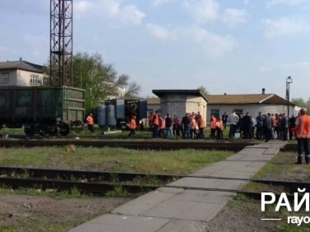В Запорожской области локомотив сошел с рельсов (ФОТО) 