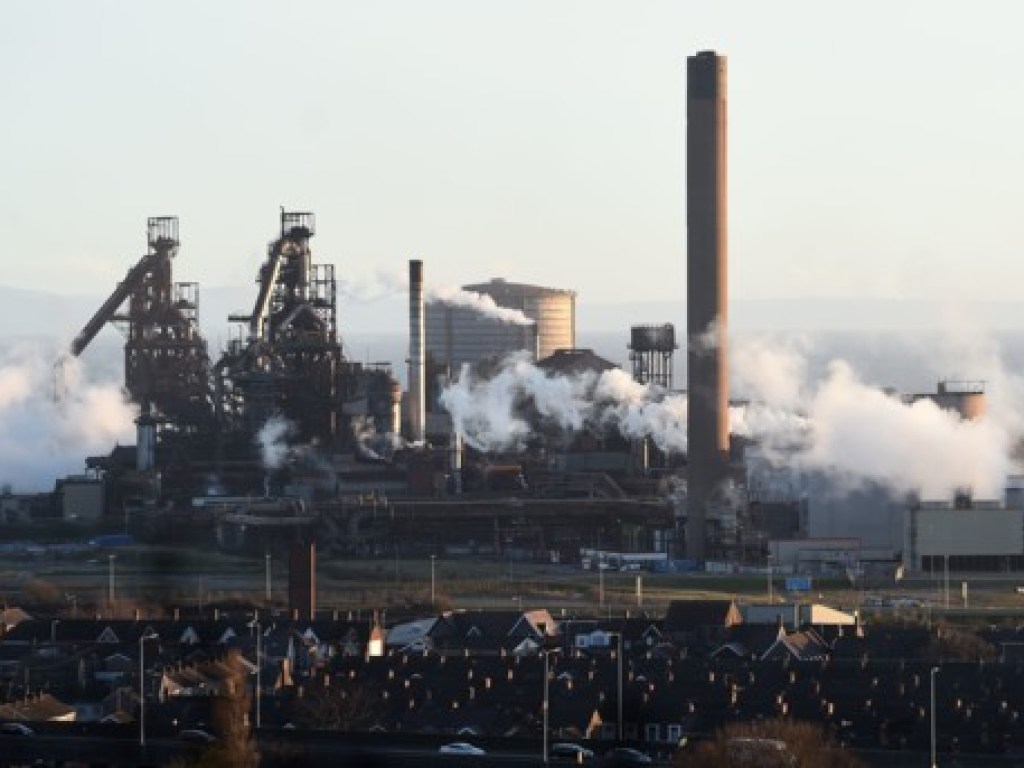 В Уэльсе произошел взрыв на металлургическом заводе: есть пострадавшие