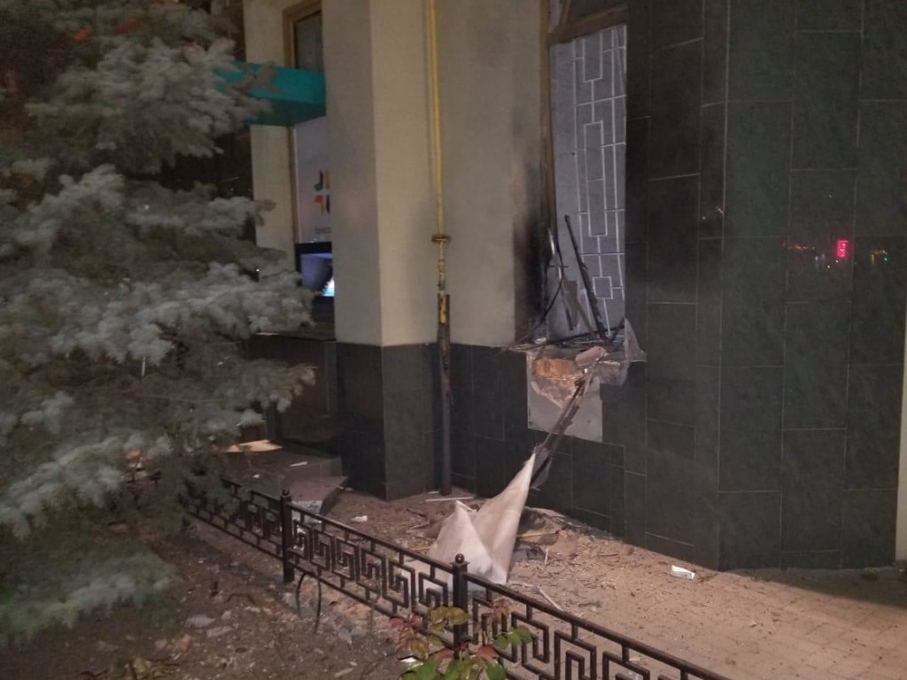 В Одессе у отделения банка произошел мощный взрыв