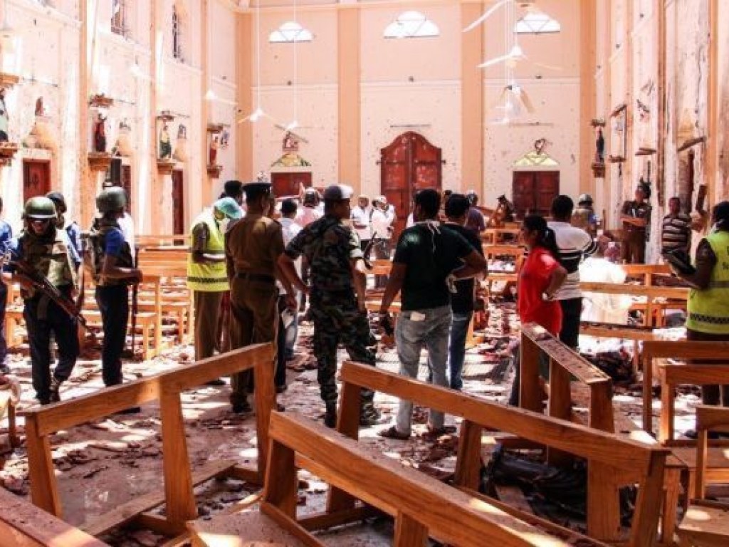 На востоке Шри-Ланки прогремели три взрыва