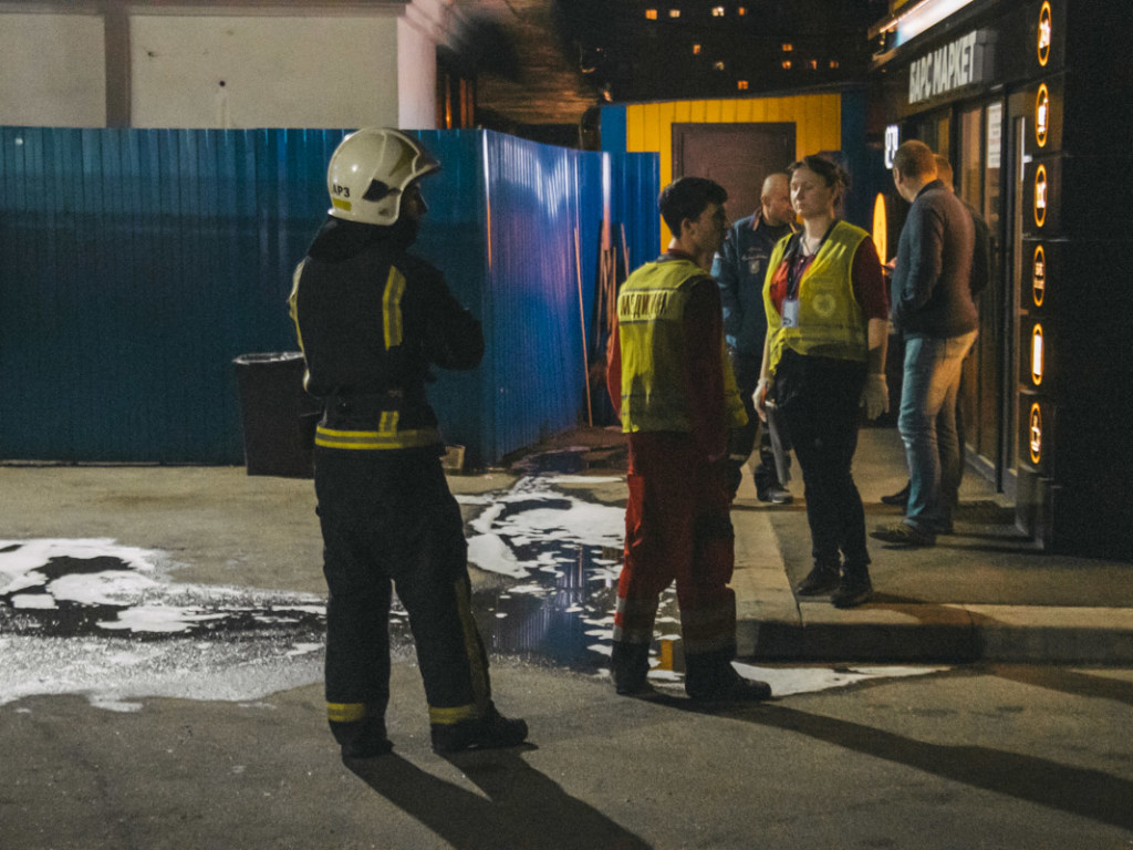 На территории столичного АТП произошел пожар: погиб мужчина (ФОТО, ВИДЕО)