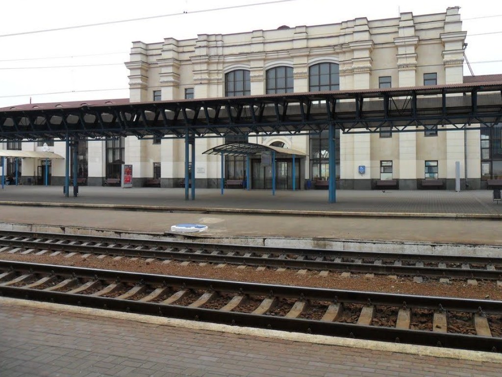 В запорожском вокзале технический поезд сбил женщину (ВИДЕО)