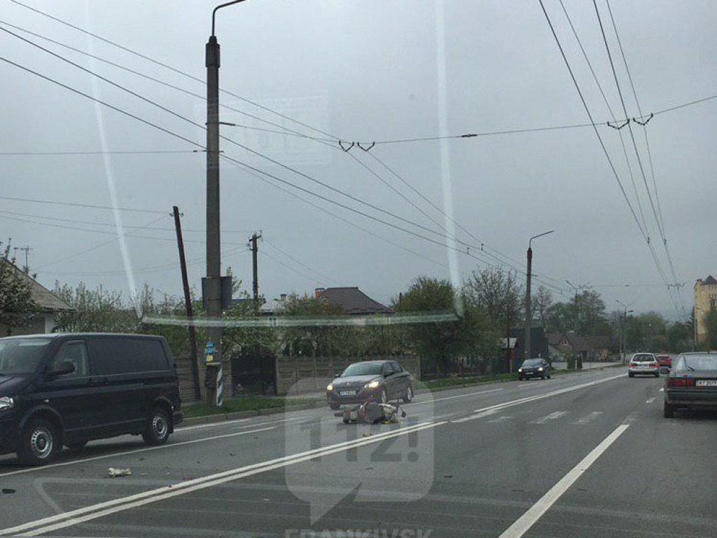Неподалеку от Ивано-Франковска мотоцикл попал в ДТП (ФОТО)