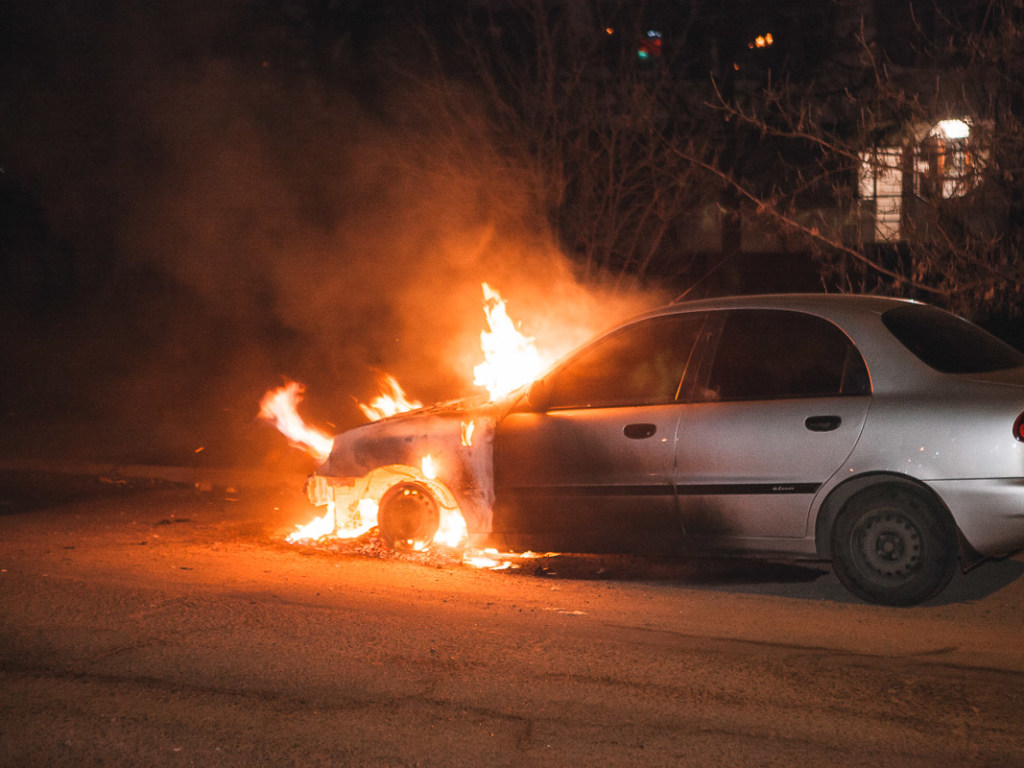 В Черноморске за сутки сгорело сразу три автомобиля