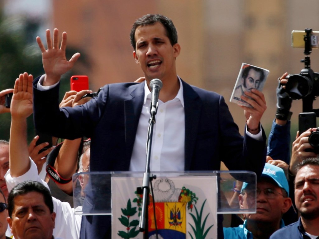 В Венесуэле военные перешли на сторону лидера оппозиции Гуайдо