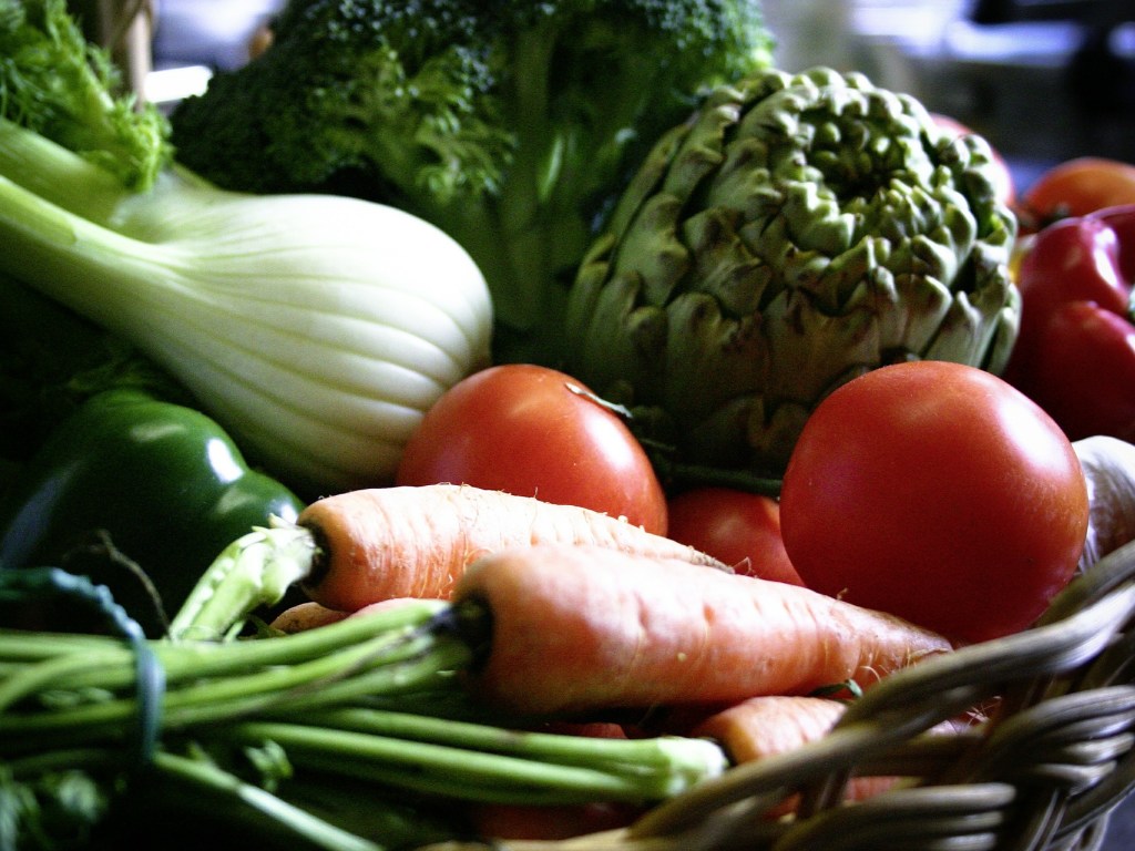 Первые овощи и зелень: как выбрать безопасный продукт и уменьшить количество нитратов