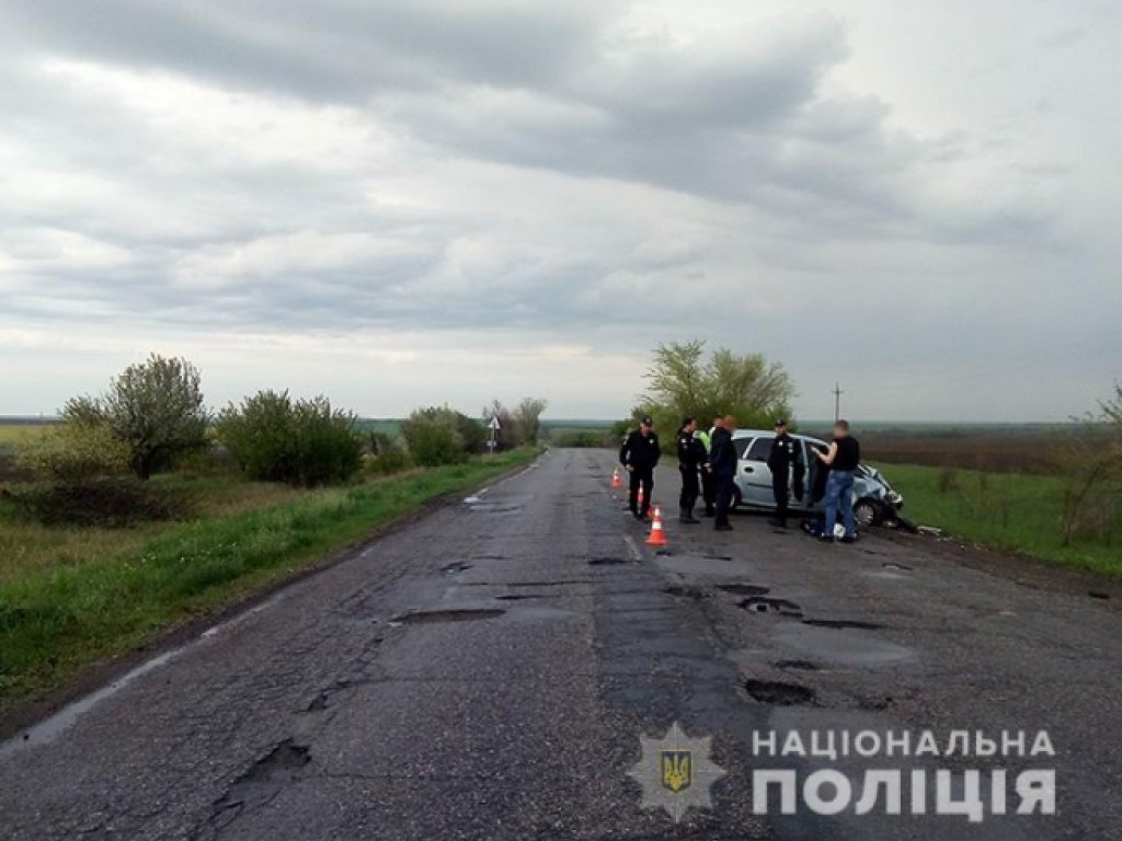 На Запорожской трассе произошло жесткое ДТП: четыре человека в больнице (ФОТО)