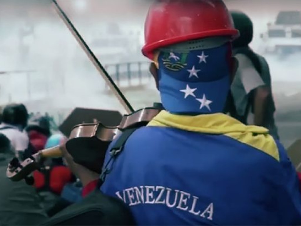 В столице Венесуэлы произошли массовые столкновения (ВИДЕО)