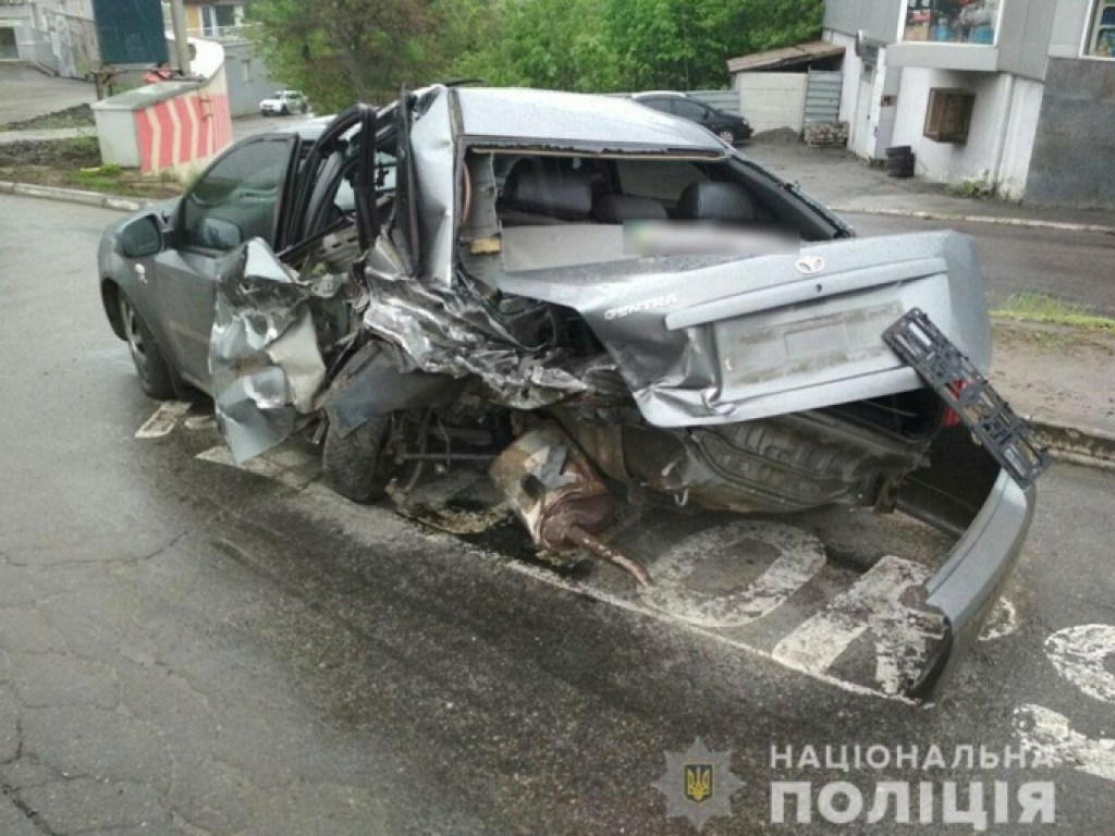 В Харькове мужчина на угнанном авто устроил двойное ДТП: пострадал подросток (ФОТО)