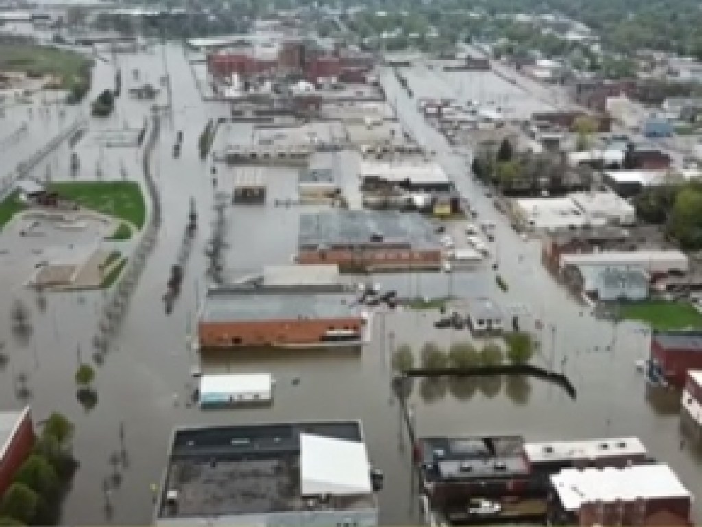 Масштабный потоп в США: Миссисипи прорвала дамбы (ВИДЕО)