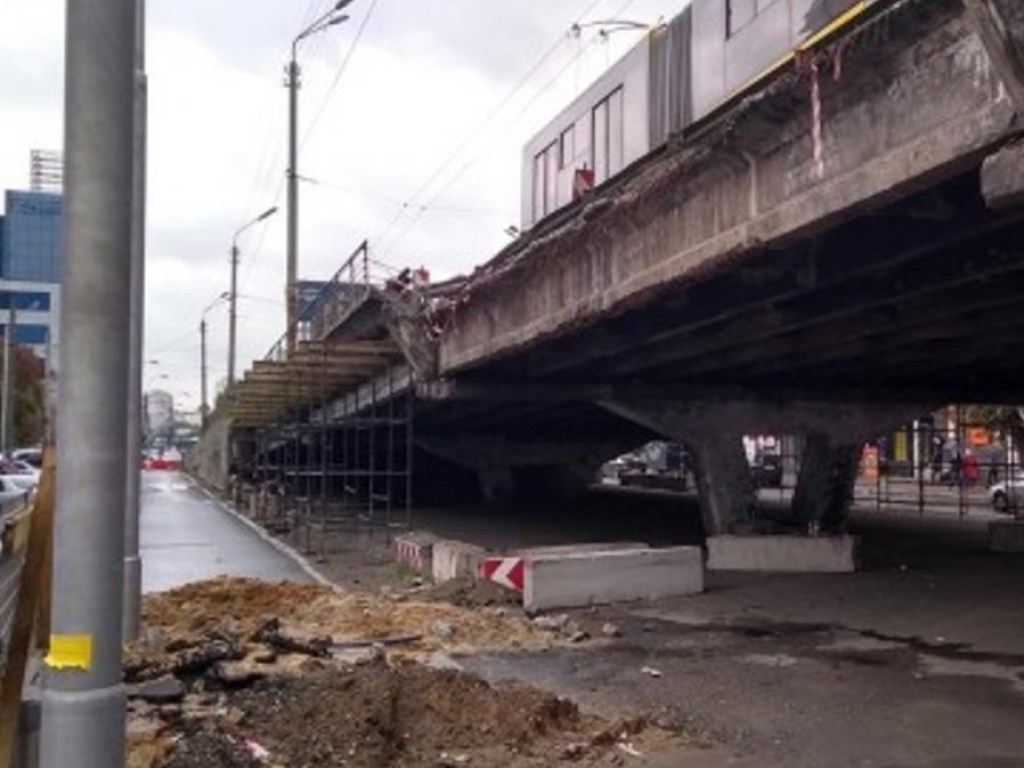 Антимонопольный комитет расследует сговор компаний по ремонту Шулявского моста – СМИ