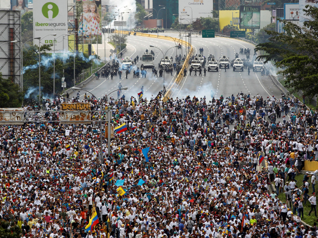 Протесты в Венесуэле: Гуайдо сообщил о смерти двух демонстрантов
