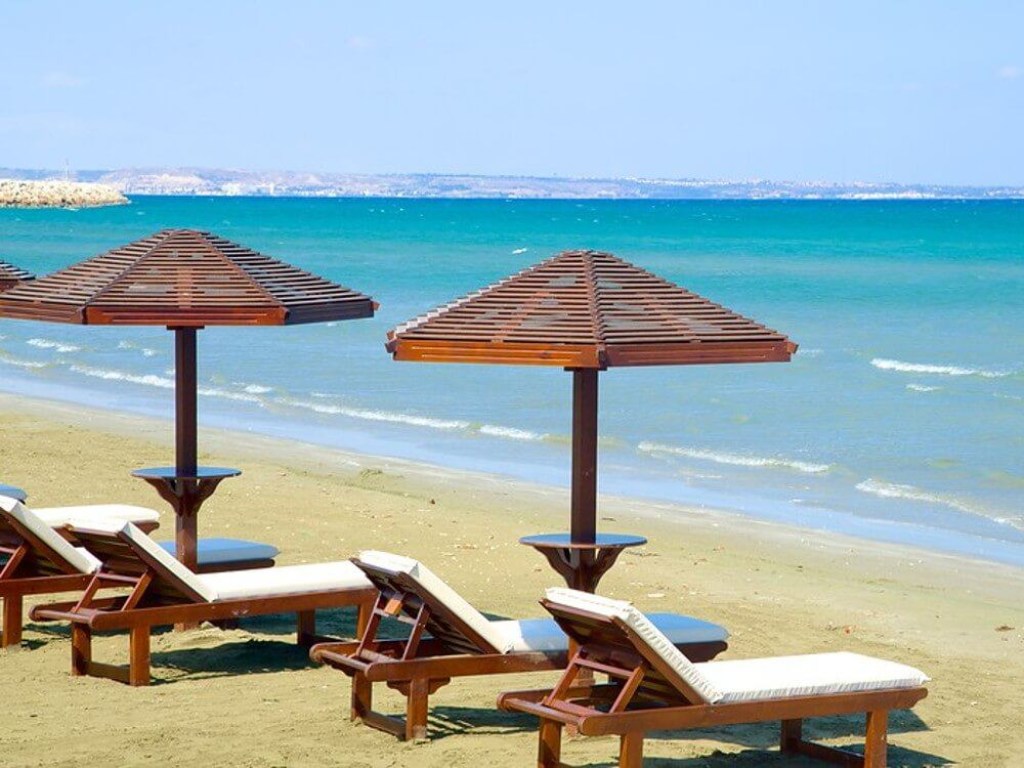 Пляжная тусовка: Хитовые бикини для предстоящего отпускного сезона (ФОТО)