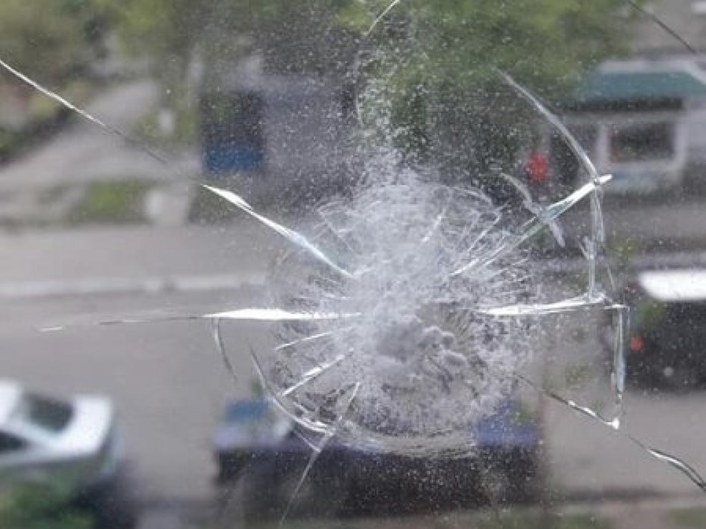 В Кременчуге обстреляли окна квартиры (ФОТО)