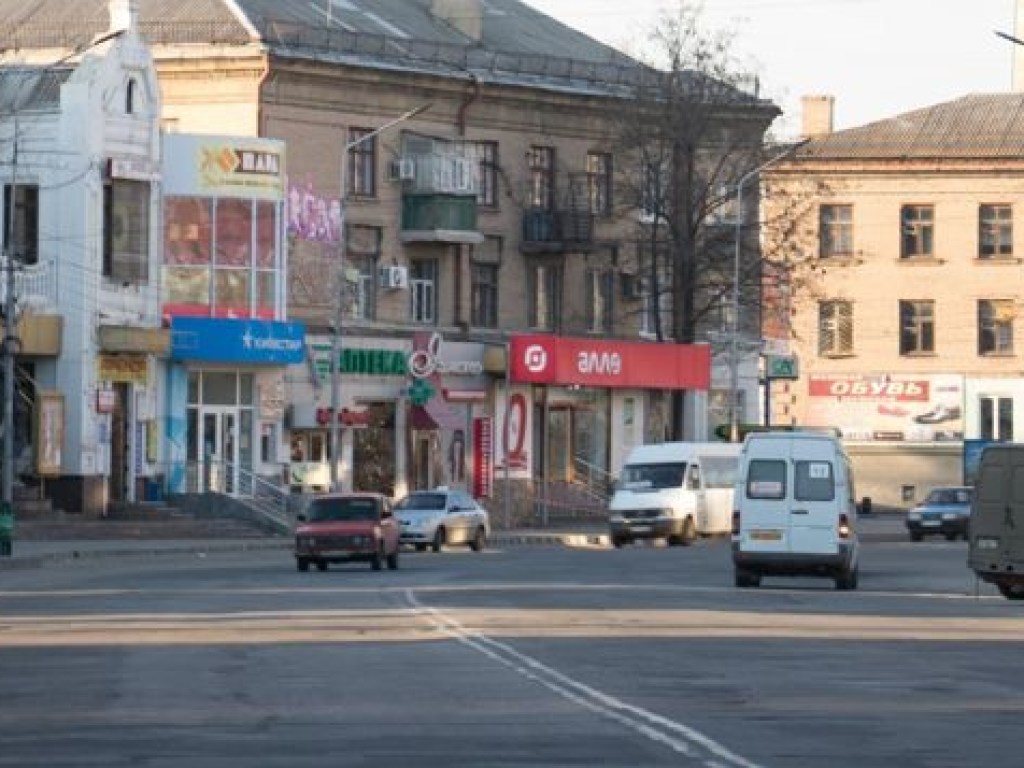 В центре Мелитополя на оживленном проспекте водитель устроил опасный дрифтинг (ВИДЕО) 