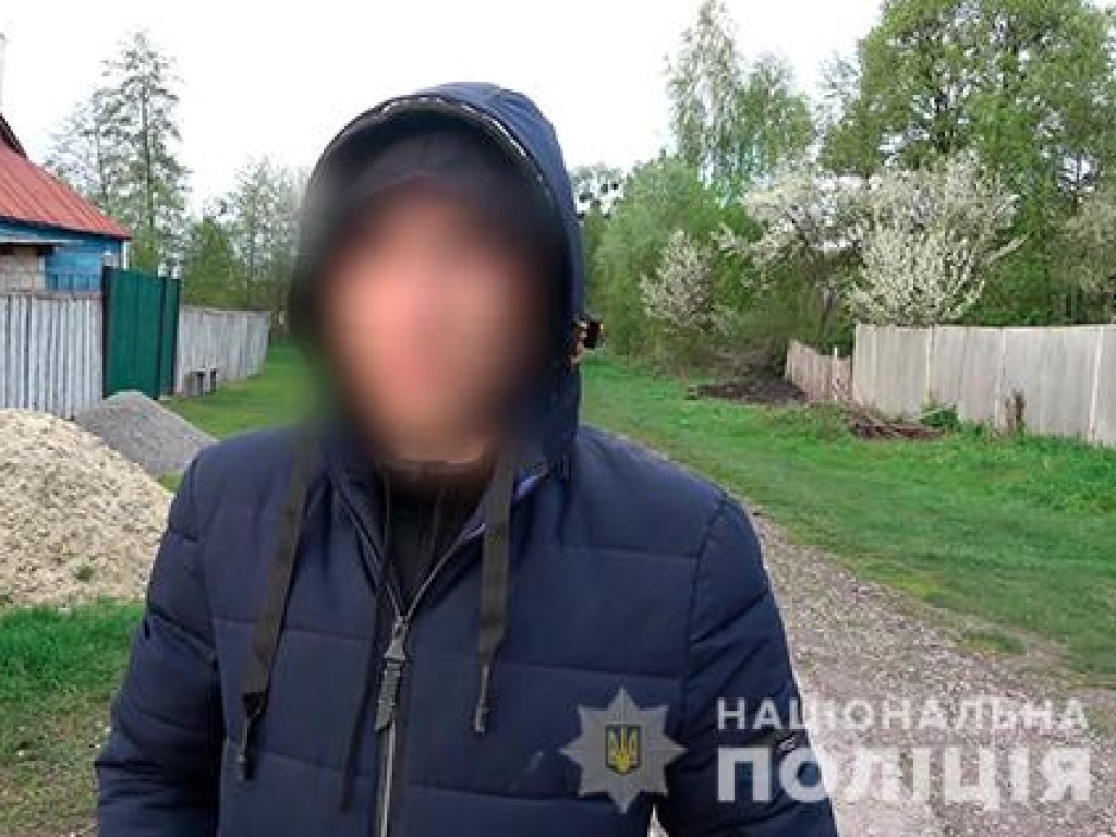 Молодой житель Сумской области посадил мужчину на цепь за отказ работать (ФОТО)