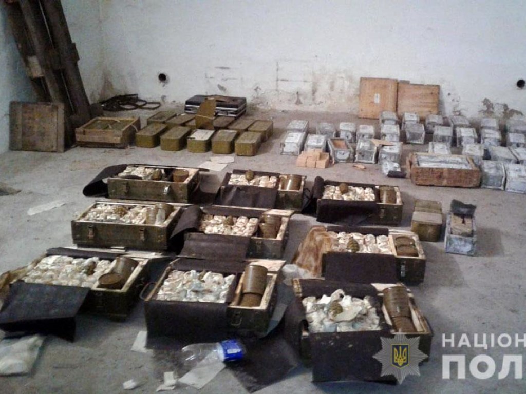 Бывший офицер хранил рекордный арсенал оружия у себя в гараже на Черниговщине (ФОТО, ВИДЕО)