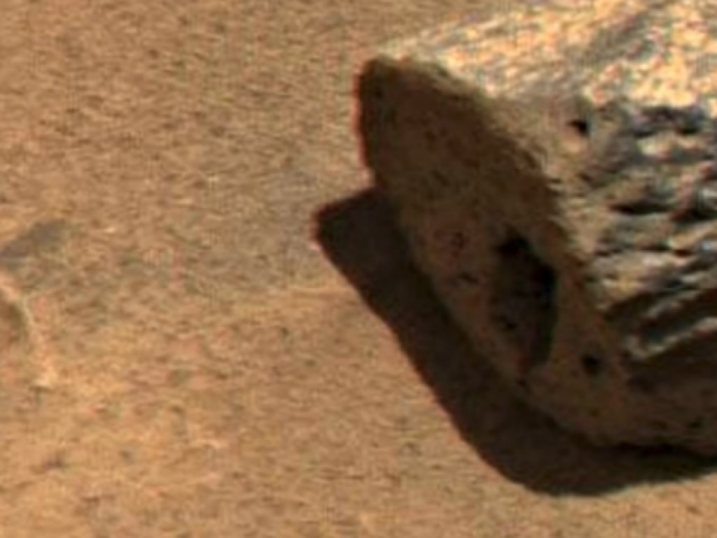 «Инопланетяне совсем крошечные»: Уфолог обнаружил на Марсе загадочную дверь в скале (ВИДЕО)