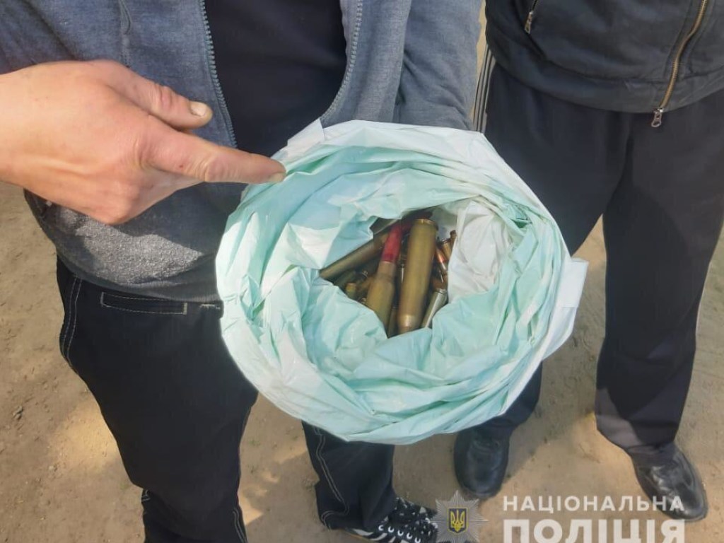 Нашел на помойке: У жителя Днепра обнаружили десятки патронов (ФОТО)