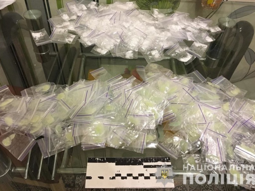 В Мелитополе полицейские нагрянули в квартиру к наркодилеру (ФОТО)