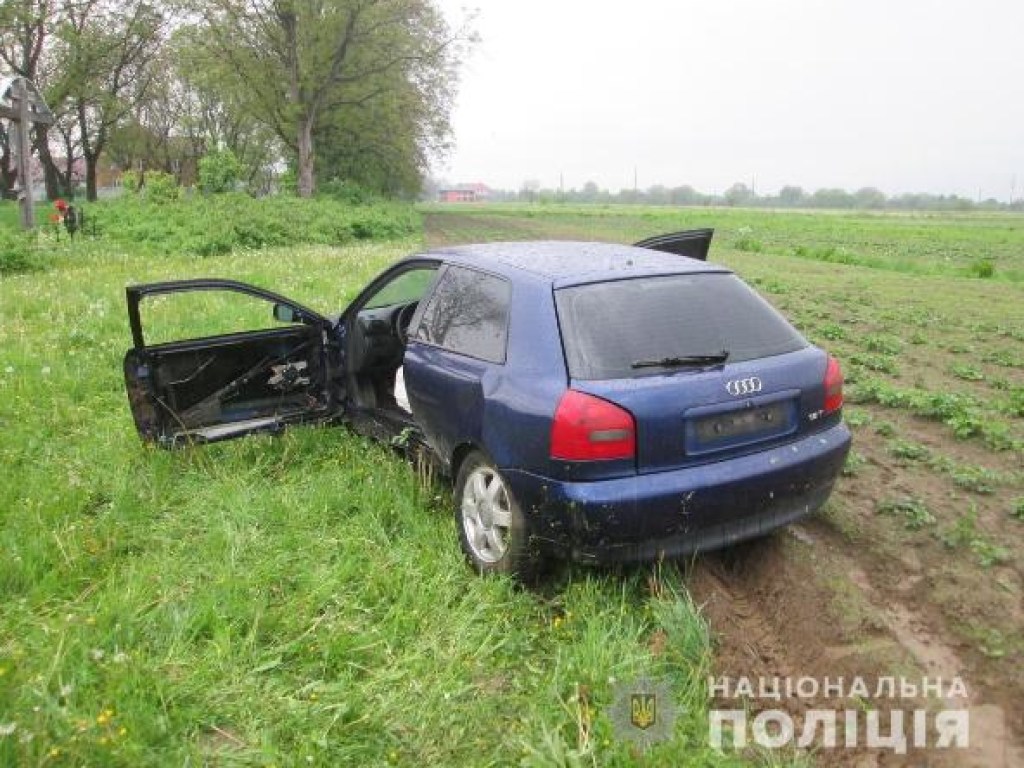 Смертельное ДТП на Закарпатье: молодой водитель Audi умер по дороге в больницу (ФОТО)