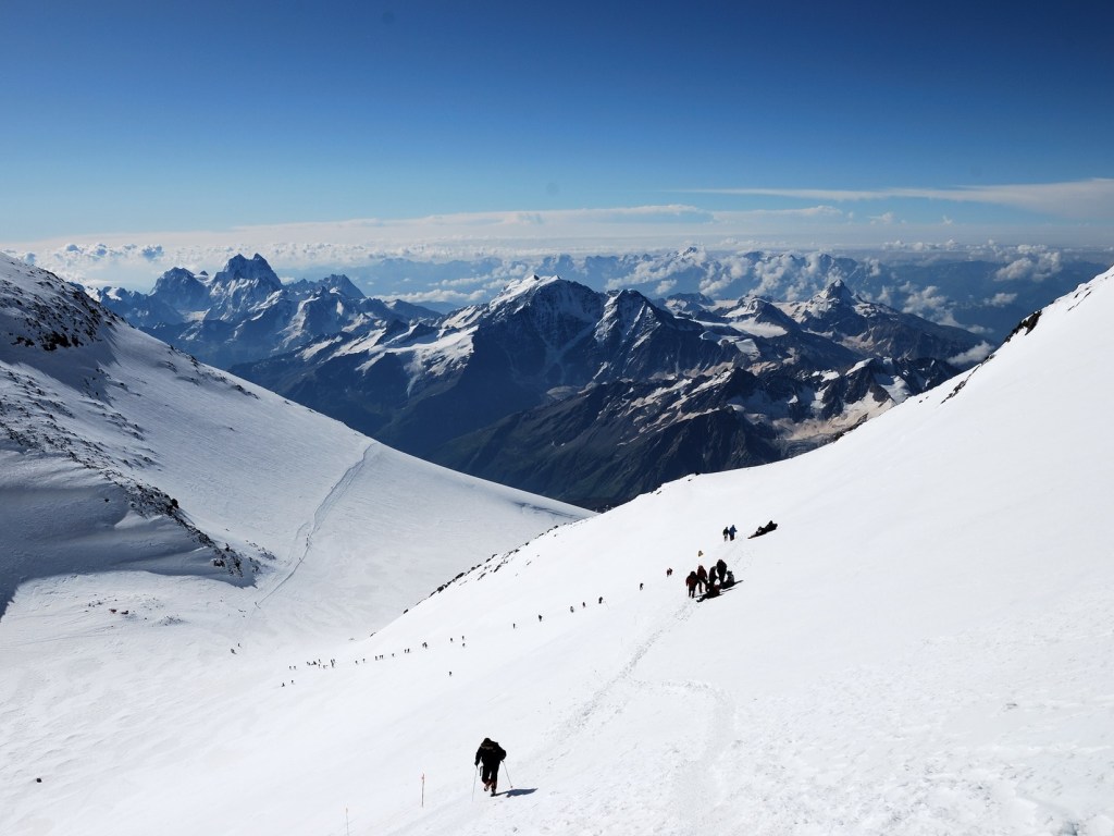 33-летний украинский альпинист погиб во время восхождения на Эльбрус