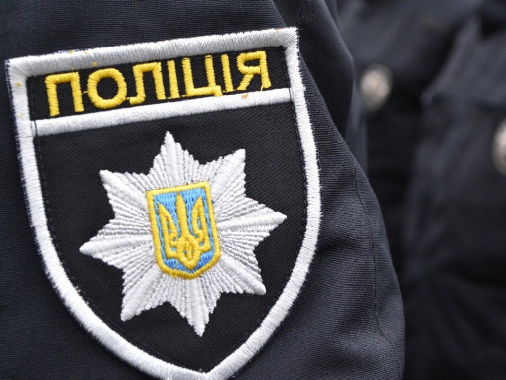 Отобрали деньги и мобильный телефон: в центре Киева мужчина ограбил иностранца