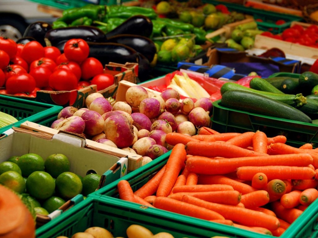 Капуста по 22 гривны, помидоры по 25: обзор майских цен на рынке и в магазине (ФОТО)